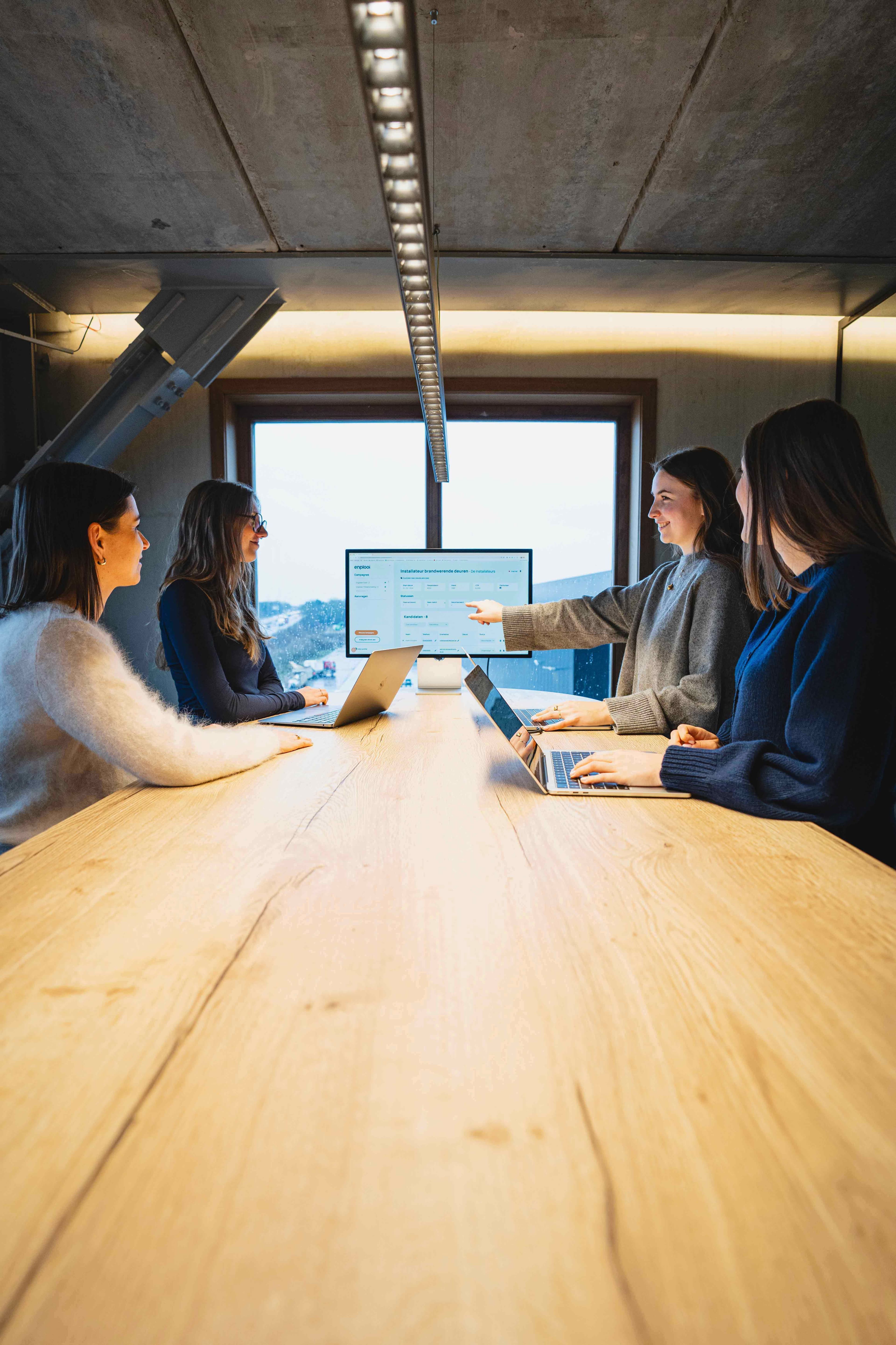 enplooi lead & recruitment agent